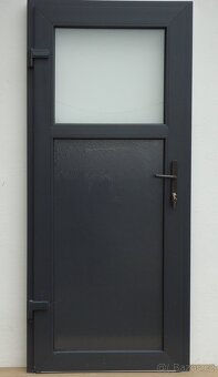 okna a celoprosklené dveře - 8