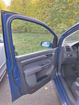 VW Touran 2.0, TDI, 2004, 103 kW, 5 míst, 34 tis. - 8