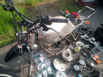 Yamaha XJ 650 - rozebraná - 8