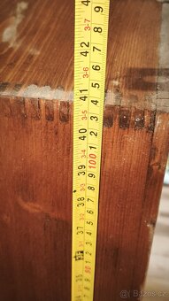 Starožitná dřevěná vitrína. - 8