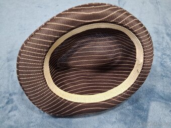 Divadelní klobouky. - 8