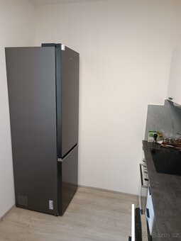 Nabízíme spolubydlení v bytě 3+1 s balkónem - 8