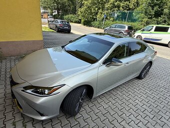 Lexus ES 300h 9/2023 - 8