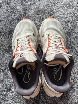 on Running. Model Cloudsurfer. Velikost 39 - 8