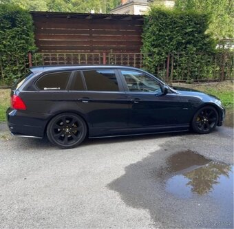Podprahove lišty pro BMW E90 E91 E92 E93 - Černý Lesk - 8