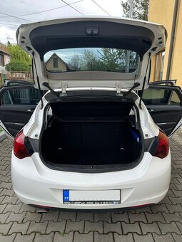 Opel Astra 1.4 T - Zachovalé - 8