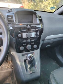 Opel Zafira B 2.2 - na náhradní díly - 8