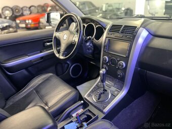 Suzuki Grand Vitara 3.2i 20 Jahre benzín 171kw - 8