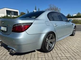 BMW e60 M5 V10 motorem po kompletní repasi - 8