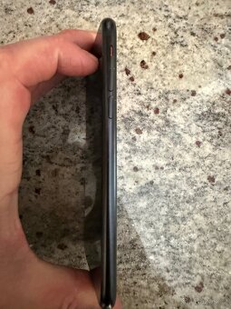 iPhone SE 2022 64GB midnight Super stav 89% - 8