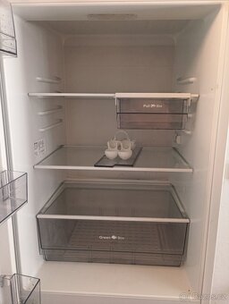 Prodám starší kombinovanou lednici s mrazákem. - 8