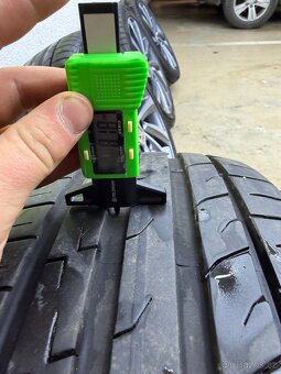 Prodám alu kola +letní pneu - 8