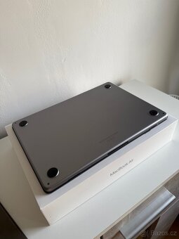Apple MacBook Air 13,6" (2022) / M2 / 8GB / 256GB - 8