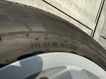 VW Transporter Multivan T5-Alu sada pneu PIRELLI 215/65/16C - 8