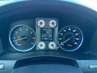 2011 LEXUS LX570 - 8 miest - 8