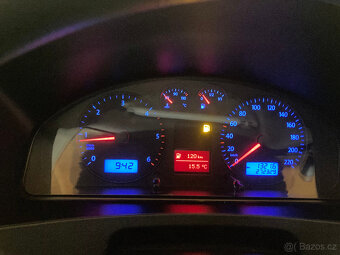 VW Transporter t5 2.5TDI,96 kW, 8mis,AC LONG - 8