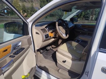 Chrysler towen country 4,0L LPG 2010 - 8