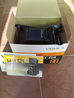Yashica MAT 124G - 8