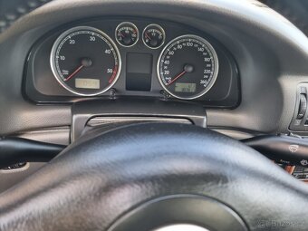 VW Passat 1.9 Tdi Highline - 8