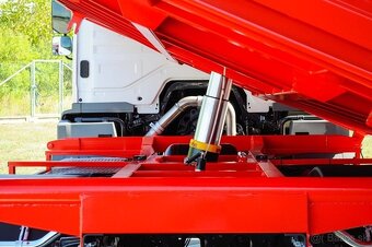 TŘÍSTRANNÝ SKLÁPĚČ - VYKLÁPĚČ MERCEDES BENZ AXOR 1824 - EU4 - 8
