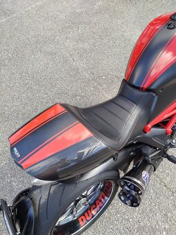 Ducati DIAVEL CARBON RED AND MATT CARBON, 1. MAJ V ČR, AKCE - 8