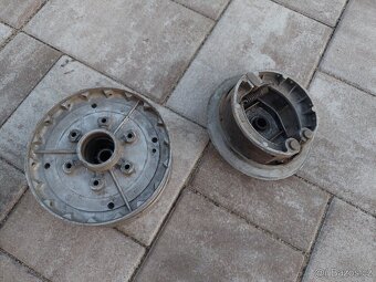 Jawa kyvacka - brzdovy štít, stred kola - 8