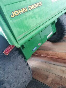 JOHN DEERE GATOR - 8