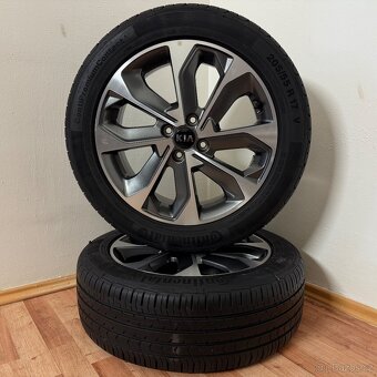 ZÁNOVNÍ KIA STONIC 4x100 R17 ET50+LETNÍ 205/55R17 6mm - 8