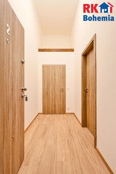 Pronájem nově zrekonstruovaného bytu 1+kk o výměře 51 m2 v Č - 8
