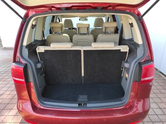 VW Touran 1.6 TDi HIGHLINE 7 MÍST ČR 2.MAJ. ŠÍBR NAVI SERVIS - 8