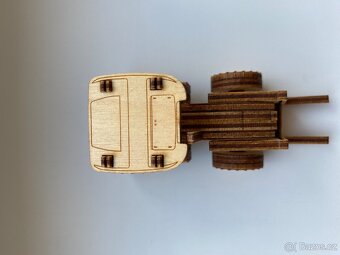 Nový dřevěný model Zetor Proxima - 8