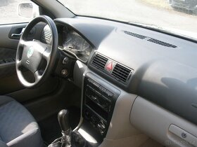 ŠKODA OCTAVIA 1.6 BENZÍN,138620 KM,ABS,KLIMATIZACE - 8