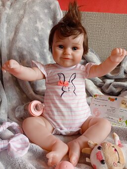 Realistická Reborn panenka usměvavá holčička Maddie - 8
