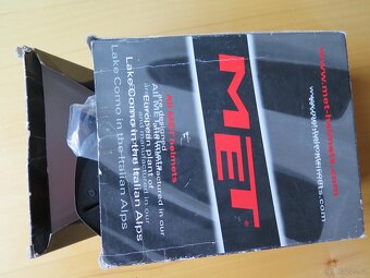 Helmu na kolo zn. MET vel. 54/60, nebouraná, málo používaná - 8