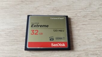 Canon 7D + CompactFlash 32 GB - 8