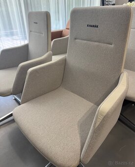 Čalouněné látkové křeslo - 8