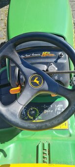 Zahradní traktor JOHN DEERE LT 166 - 8