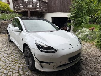 Tesla model 3 - 8