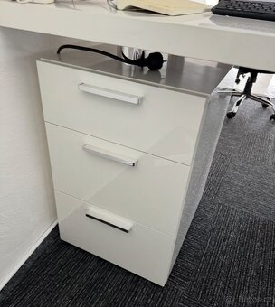 Stůl pracovní/kancelářský - 8