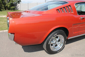 1966 Ford Mustang Fastback 289 V8, manuál, perfektní stav - 8