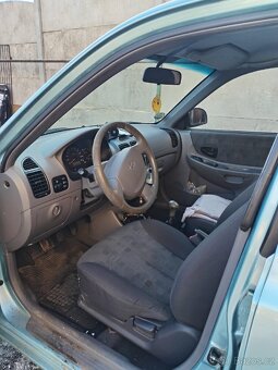 Hyundai Accent 1.3 - 8