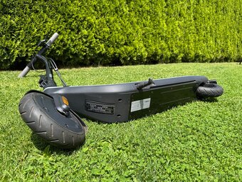 Elektrokoloběžka Ninebot KickScooter E2 - 8