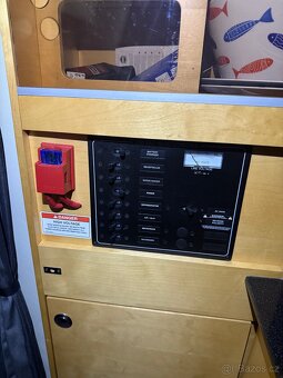 BAYLINER CIERA 8 + vlek SLEVA - 8