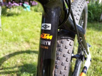 Prodám MTB kolo KTM carbon 15"/43cm, RS Reba dual air - 8