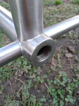 Žebřinový průtokový sušák na ručníky-radiátor. Nerez, INOX - 8