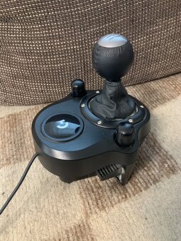 Prodám herní sestavu – Logitech G29 + sedačka - 8