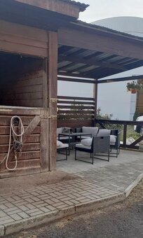 Nabízíme exkluzivně k prodeji jezdecký areál s 26 boxy, rodi - 8