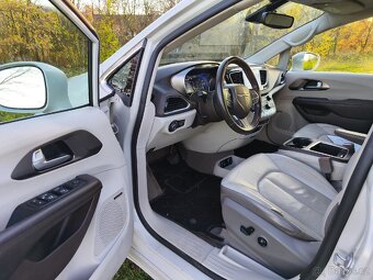 Chrysler Pacifica Touring L Plus - 8