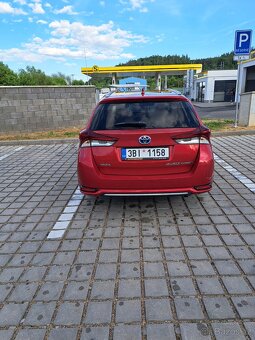 Prodám Toyota Auris Combi HYBRID 1.8 - 8