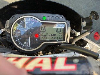 Suzuki GSR 750 (2012) – laděný výfuk, doplňky, TOP stav - 8